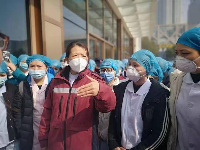 最紅黨旗 最美“逆行” ── 南昌大學第四附屬醫院一線黨員抗擊疫情速寫