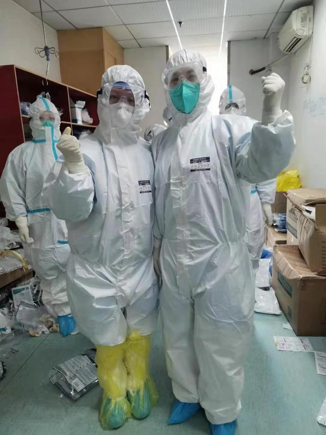 最紅黨旗 最美“逆行” ── 南昌大學第四附屬醫院一線黨員抗擊疫情速寫